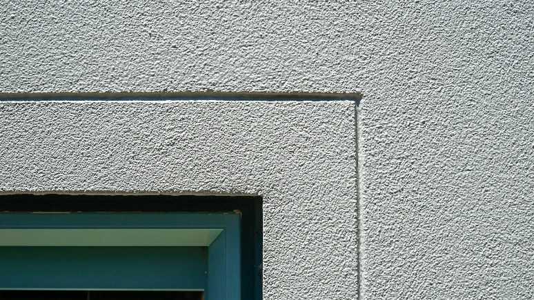 a cat sitting in a window sill of a building